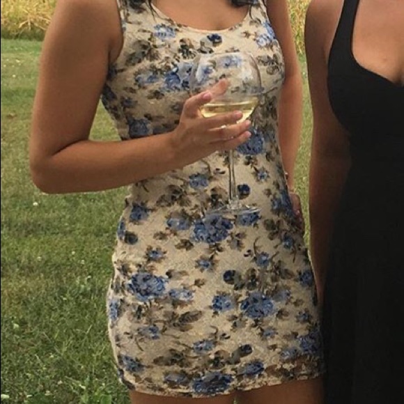 Dresses & Skirts - Floral mini dress